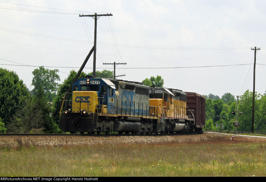 CSX 8429 leads a train towards the yard